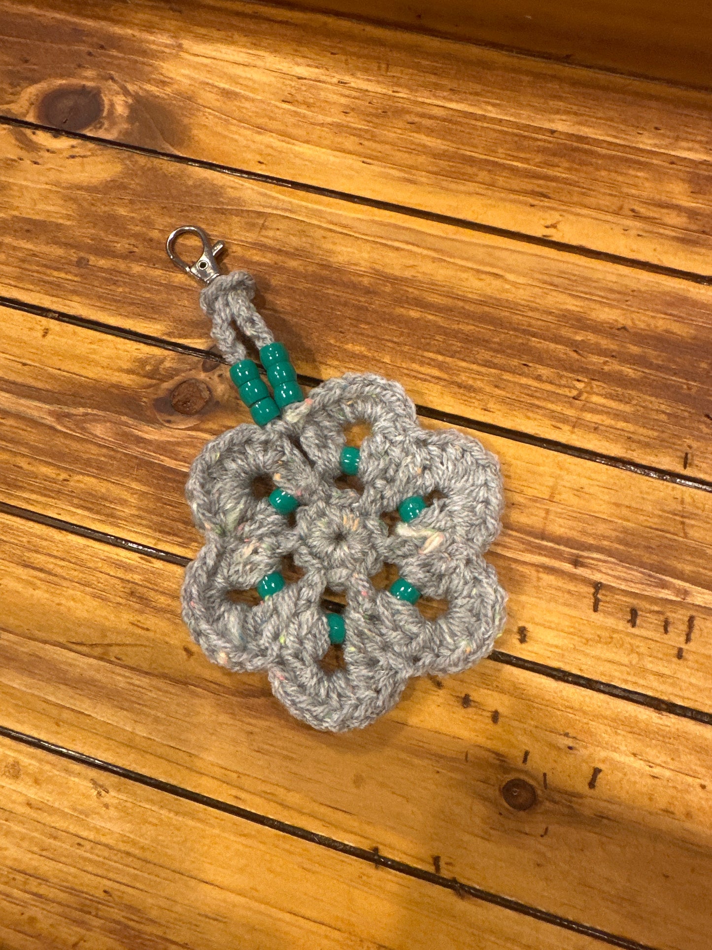 Crocheted Flower Bag Charm – Beaded Fidget Toy