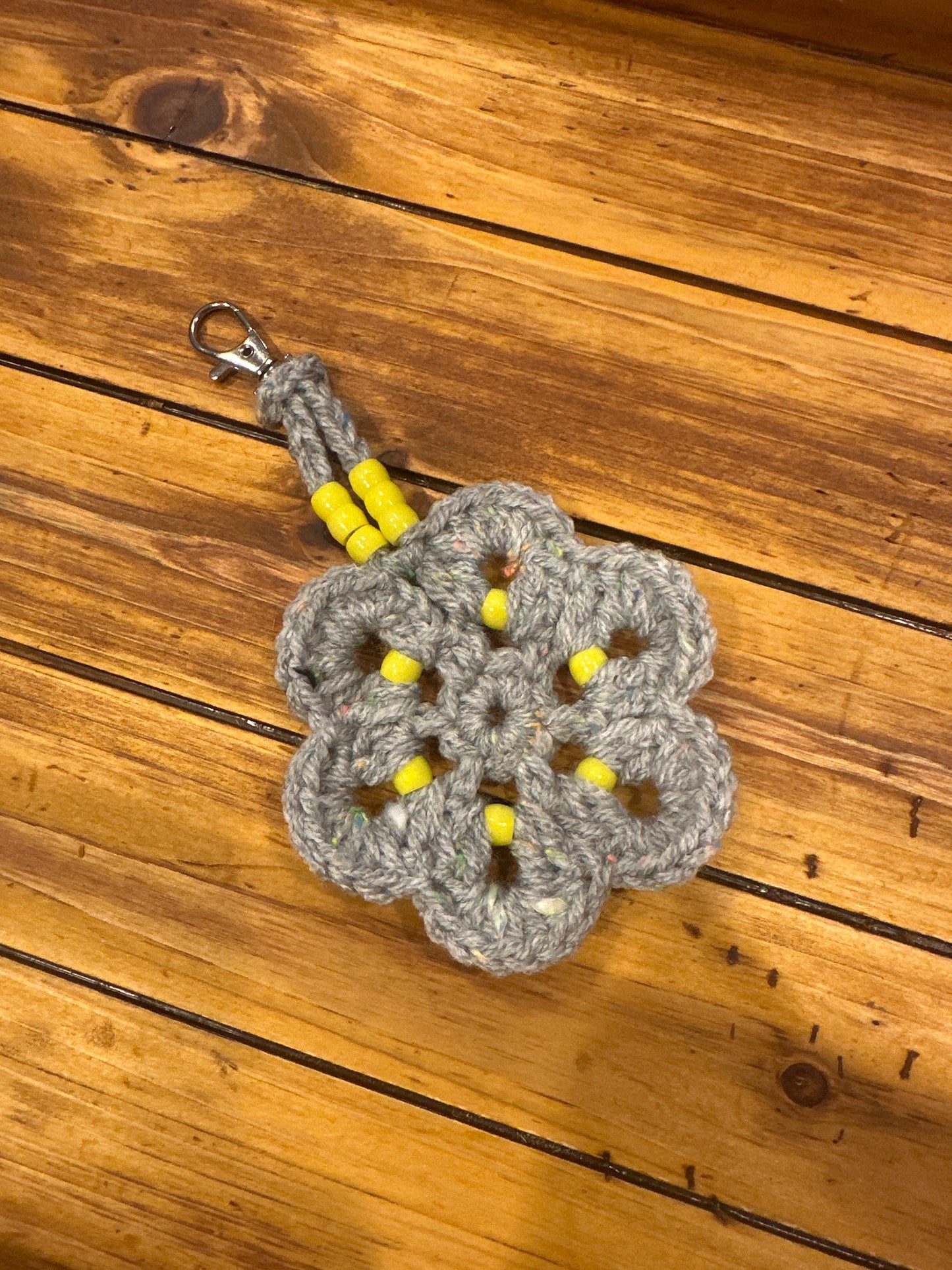 Crocheted Flower Bag Charm – Beaded Fidget Toy
