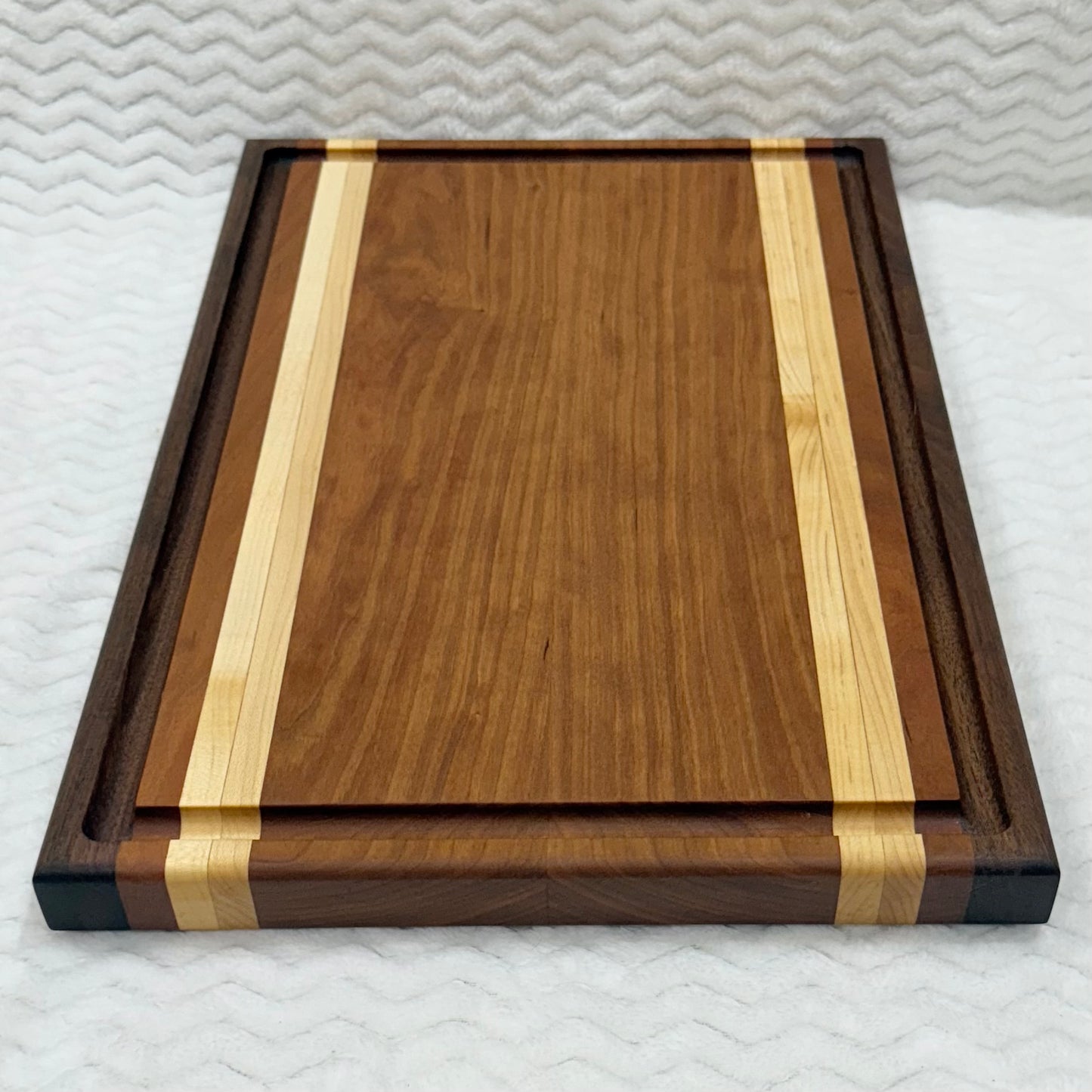 Medium Hardwood Cutting Board