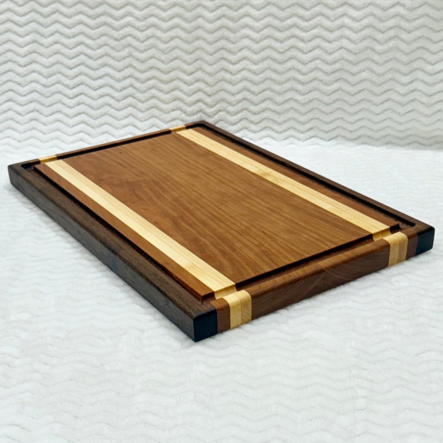 Medium Hardwood Cutting Board